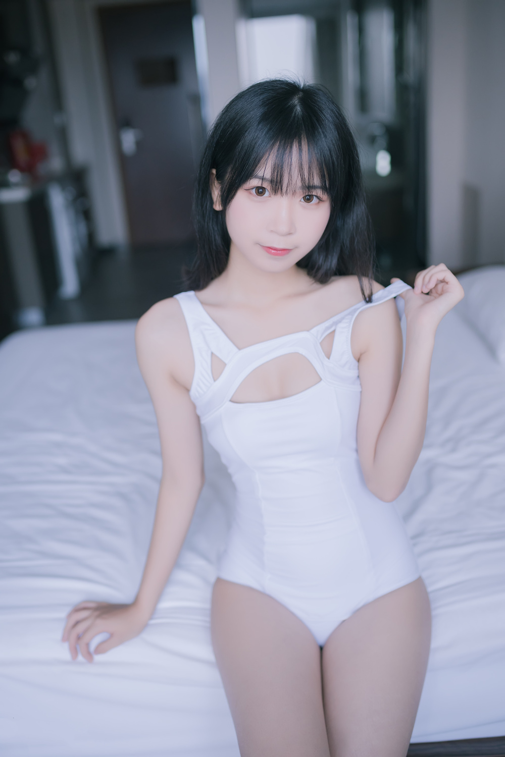 跪姿俯拍特典 207期写真 白色死库水 [50P] 精选