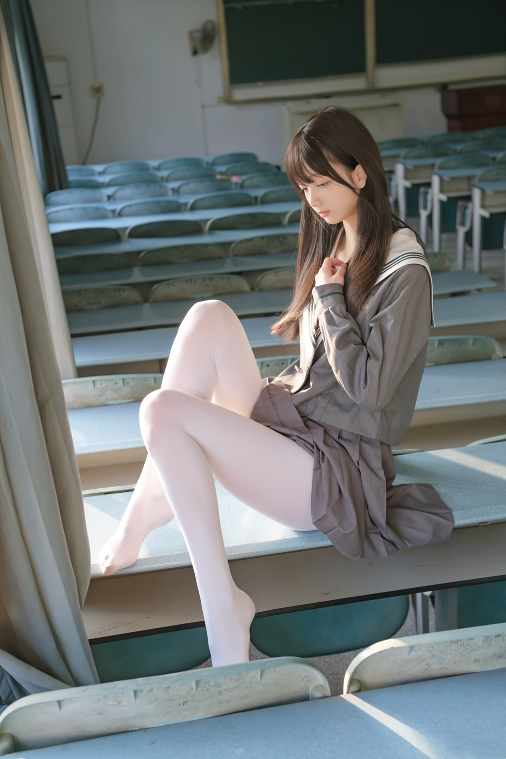 稚乖画册 夜夜 教室 定制写真 [63P1V]