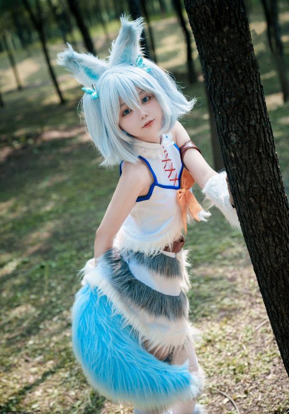 村上西瓜 深V女仆装cos写真图片及视频合集下载